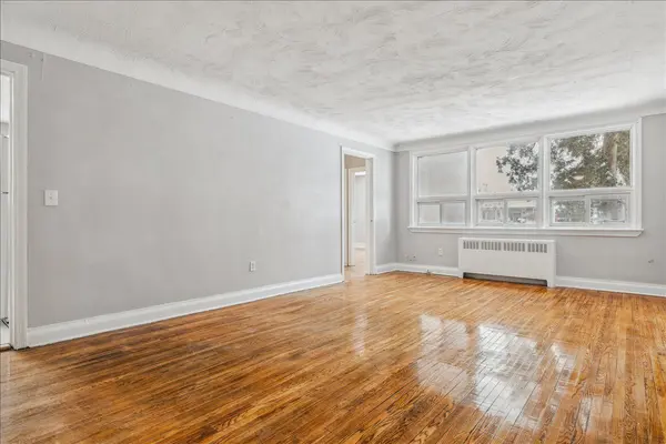 1023 Churchill AVE #1, Oakville, ON L6H 2A7