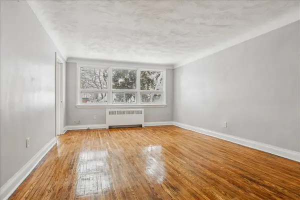 1023 Churchill AVE #1, Oakville, ON L6H 2A7