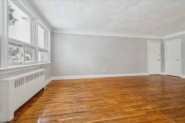 1023 Churchill AVE #1, Oakville, ON L6H 2A7