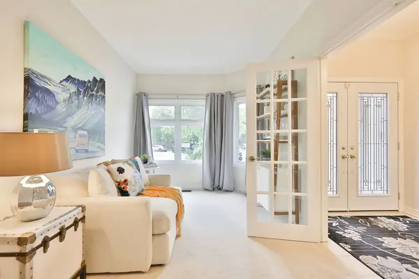 431 Naomi CRES, Mississauga, ON L5B 3S7