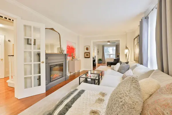 431 Naomi CRES, Mississauga, ON L5B 3S7