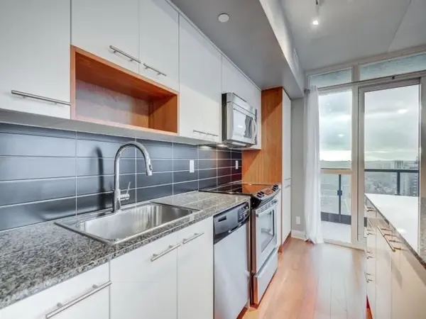 5 Valhalla Inn RD #1910, Toronto W08, ON M9B 0B1