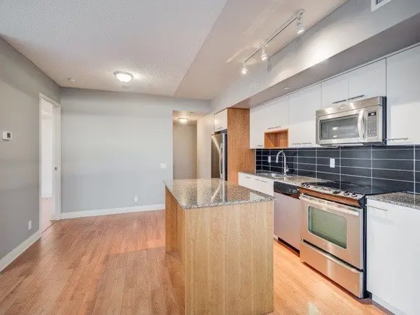 5 Valhalla Inn RD #1910, Toronto W08, ON M9B 0B1