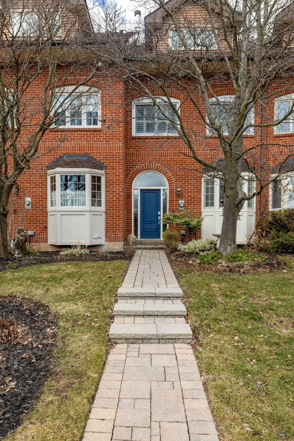 68 Tradewind DR, Oakville, ON L6L 6K8