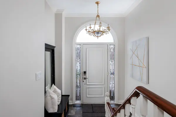 68 Tradewind DR, Oakville, ON L6L 6K8