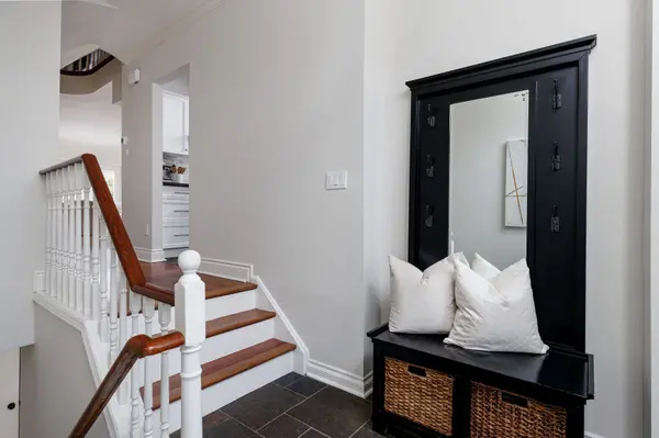 68 Tradewind DR, Oakville, ON L6L 6K8