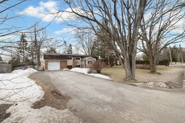 55 Golf Club RD, Rideau Lakes, ON K7A 4S5
