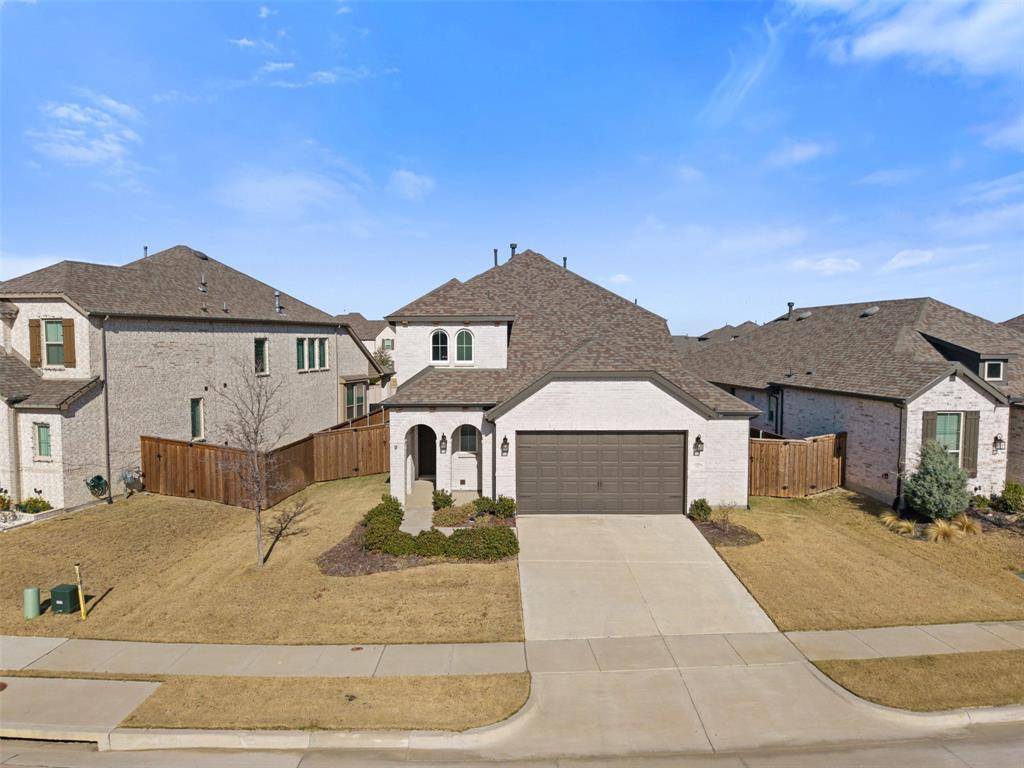 1825 Pelham Drive, Aubrey, TX 76227