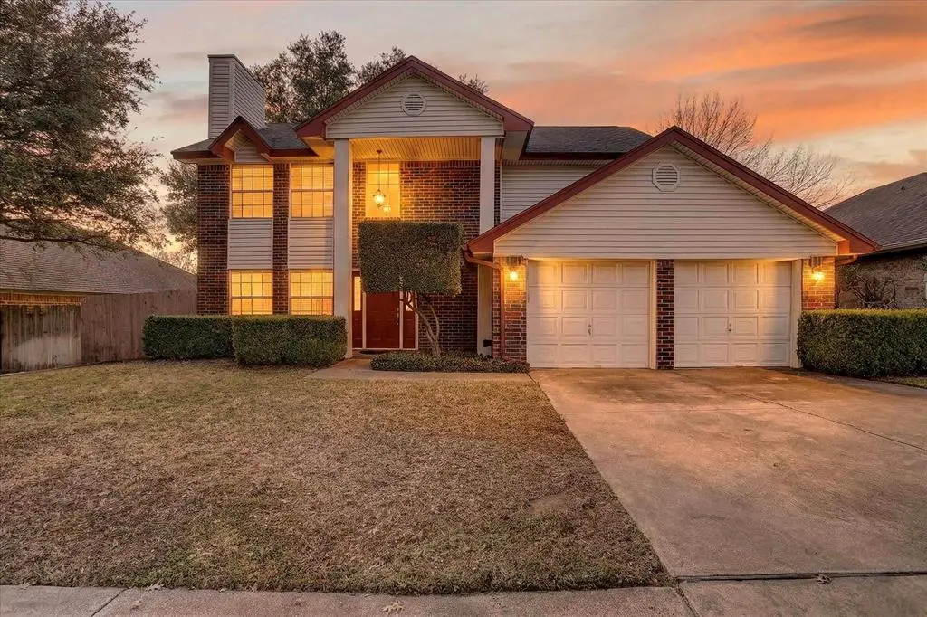 1017 Parkhill Avenue, Saginaw, TX 76179