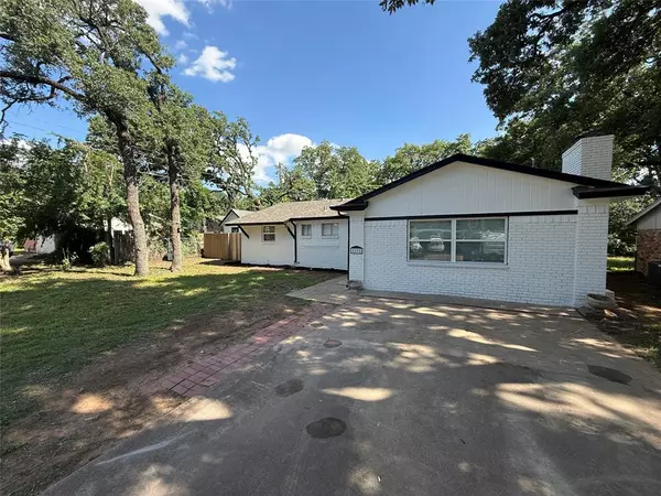 2202 Pontiac Drive, Arlington, TX 76013