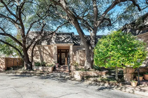 Dallas, TX 75209,5805 Farquhar Lane