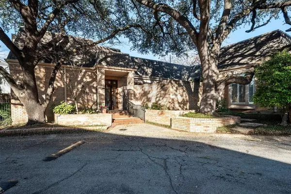 Dallas, TX 75209,5805 Farquhar Lane