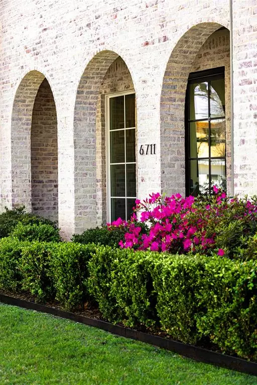 Dallas, TX 75209,6711 Robin Road