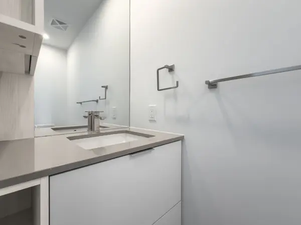 1 Fairview RD E #1608, Mississauga, ON L5A 0B4