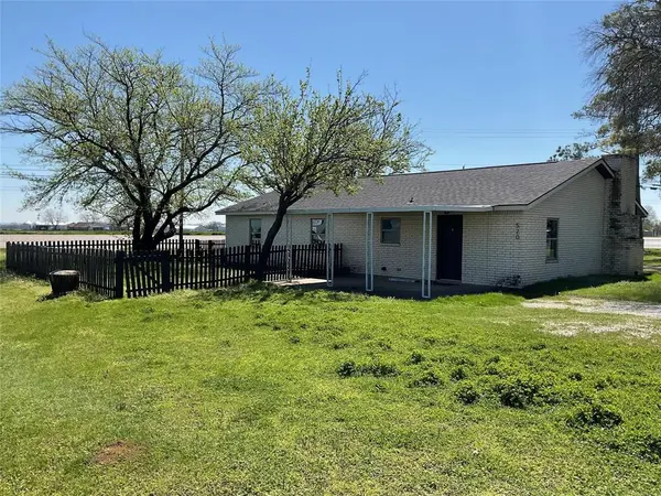 520 S Highway 377, Pilot Point, TX 76258