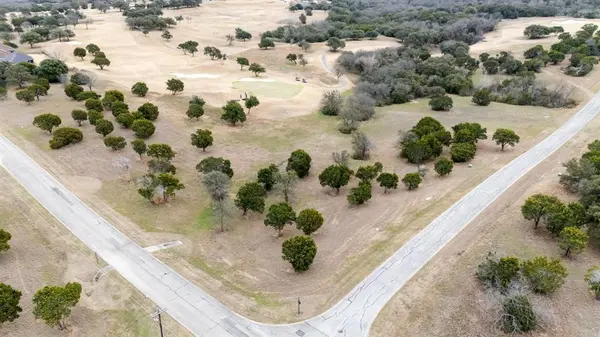 7105 S Aberdeen Drive, Cleburne, TX 76033