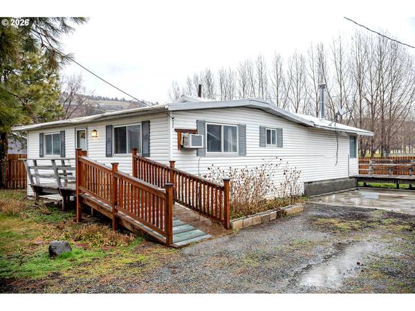 843 NW BRIDGE ST, John Day, OR 97845