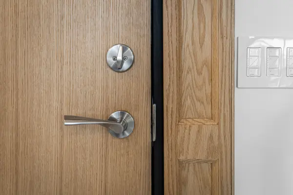 300 Manitoba ST #311, Toronto W06, ON M8Y 4G6