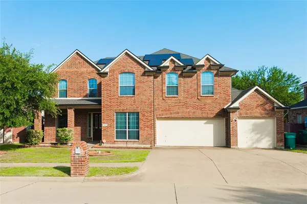 662 OAK CREEK Drive, Cedar Hill, TX 75104