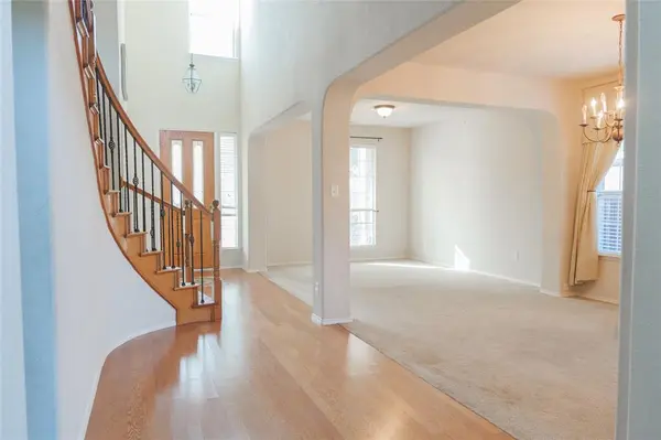 662 OAK CREEK Drive, Cedar Hill, TX 75104