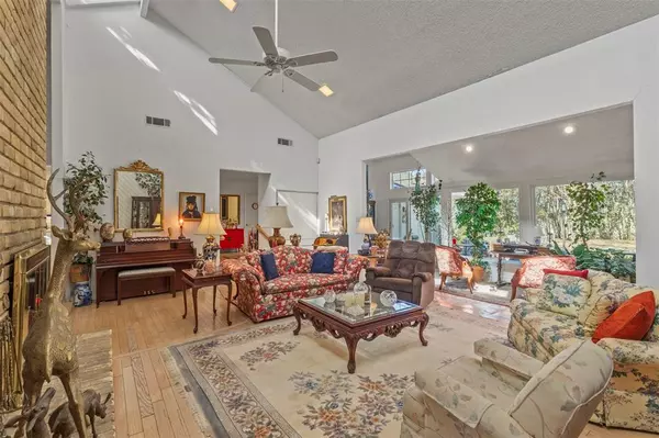 Dallas, TX 75229,5207 Northmoor Drive