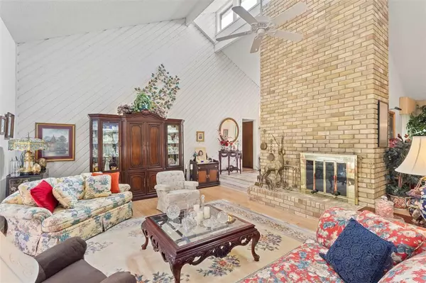 Dallas, TX 75229,5207 Northmoor Drive