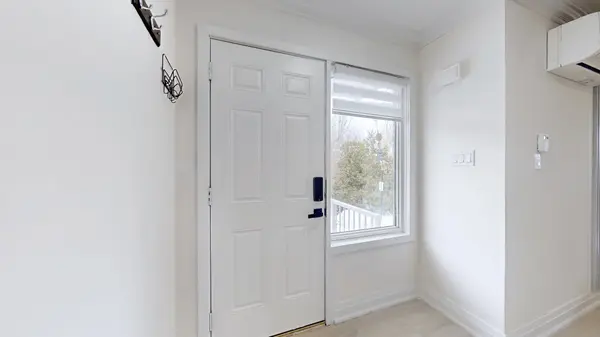 909 King ST W #26, Oshawa, ON L1J 2L4