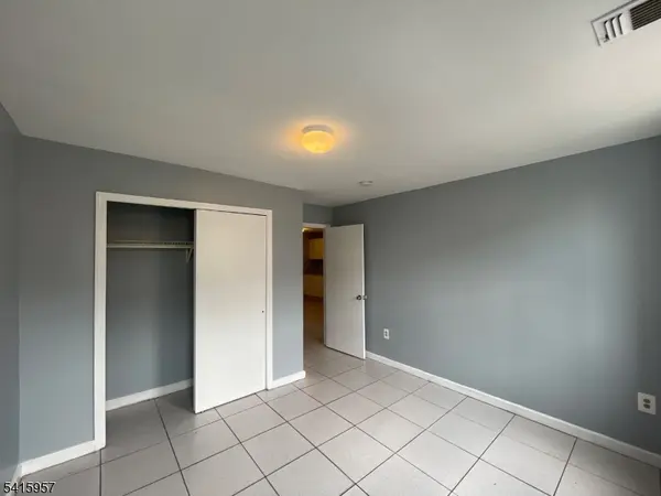 87 1St St #2, Elizabeth City, NJ 07206