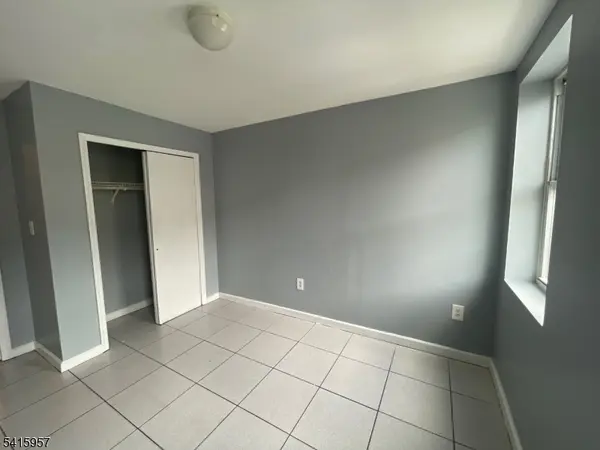 87 1St St #2, Elizabeth City, NJ 07206