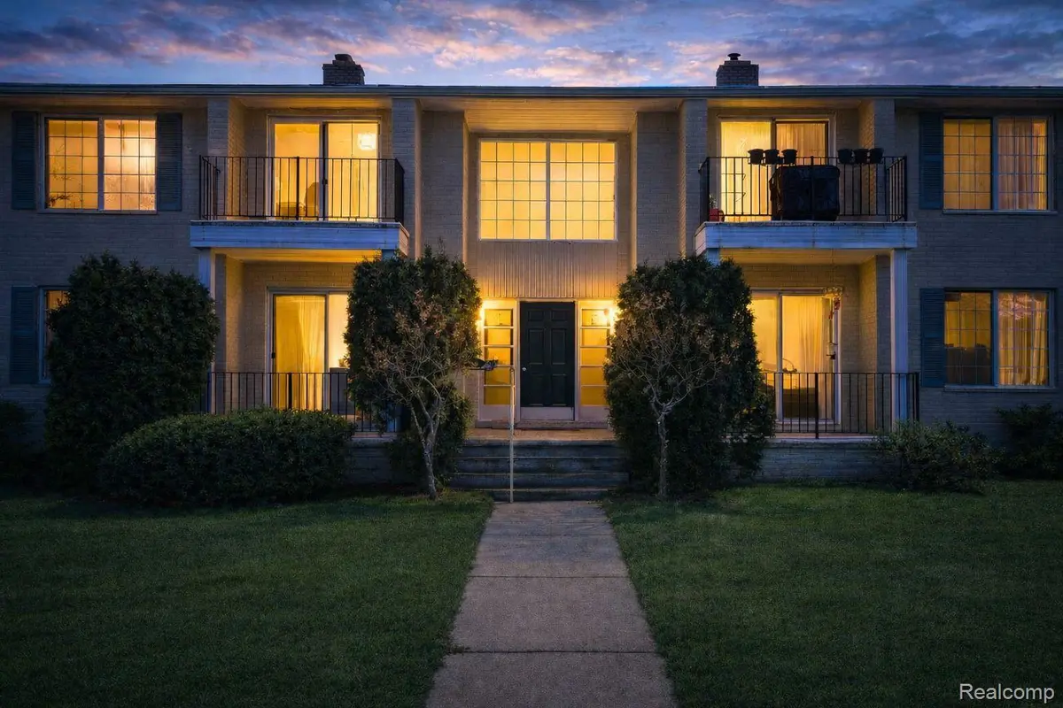 1935 Axtell DR #3, Troy, MI 48084