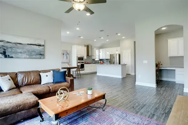 4305 Expedition Drive, Oak Point, TX 75068