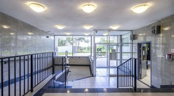 30 Gilder DR #710, Toronto E08, ON M1K 4P6