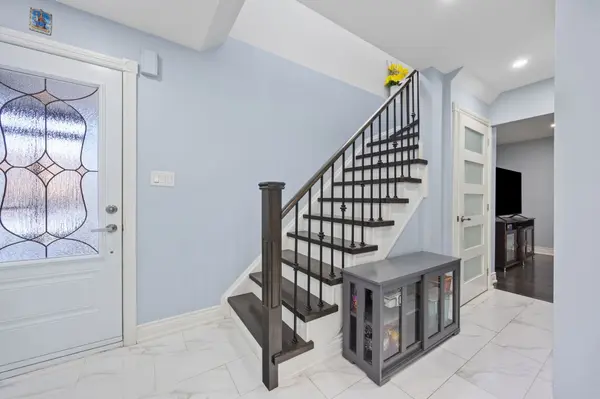 10 Crieff AVE, Vaughan, ON L6A 2B6