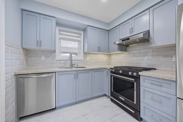 10 Crieff AVE, Vaughan, ON L6A 2B6