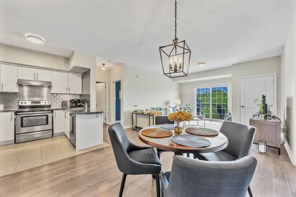 40 Ferndale DR S #407, Barrie, ON L4N 2L3