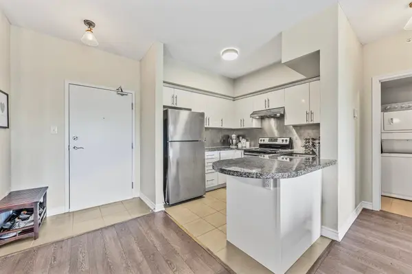 40 Ferndale DR S #407, Barrie, ON L4N 2L3