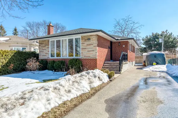 19 Powburn PL, Toronto W09, ON M9R 2C5