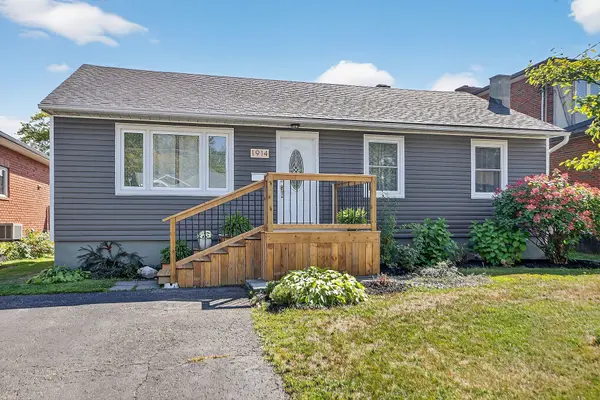 1914 Rosebella AVE,  Blossom Park - Airport And Area,  ON K1T 1G7