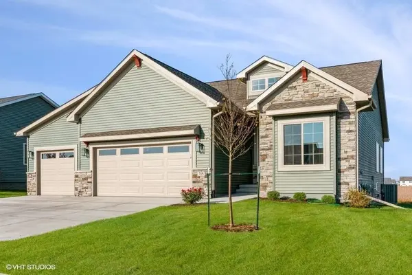 1020 Linden Ln, Ely, IA 52227