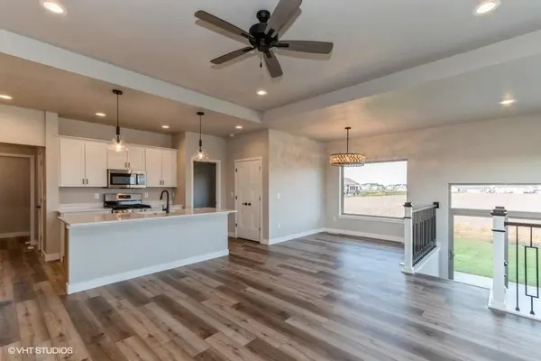 1020 Linden Ln, Ely, IA 52227