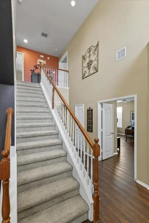 306 Salsbury Drive, Euless, TX 76040