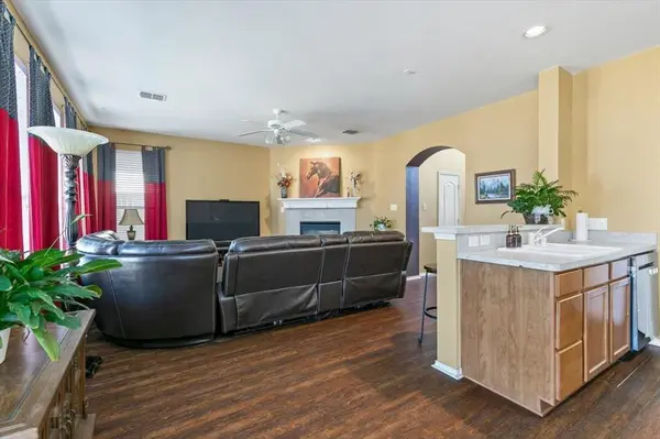 306 Salsbury Drive, Euless, TX 76040