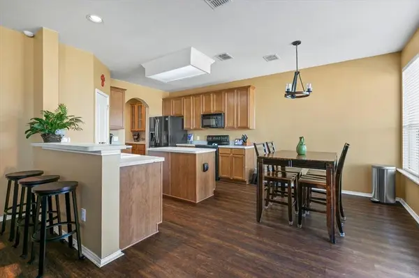 306 Salsbury Drive, Euless, TX 76040