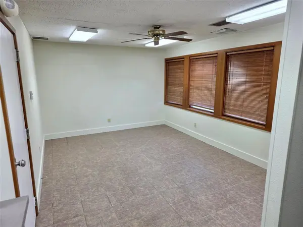 413 E Broadway Street #B, Gainesville, TX 76240