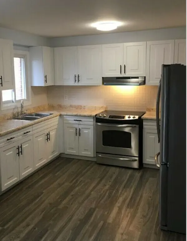 43 Quaker Ridge RD #(Main), Vaughan, ON L4K 2E5