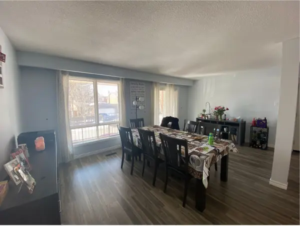 43 Quaker Ridge RD #(Main), Vaughan, ON L4K 2E5