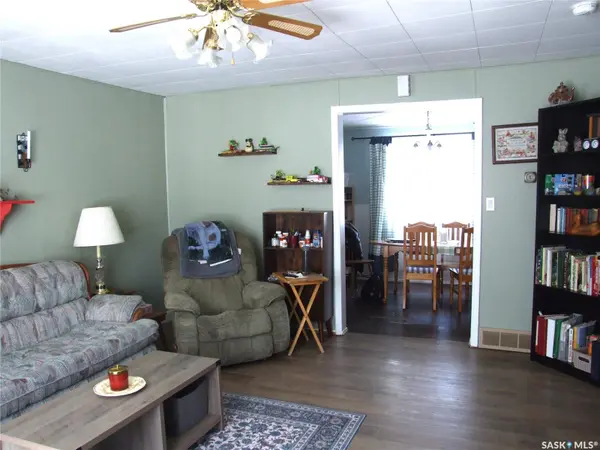 218 1st STREET E, Leader, SK S0N 1H0