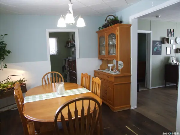 218 1st STREET E, Leader, SK S0N 1H0