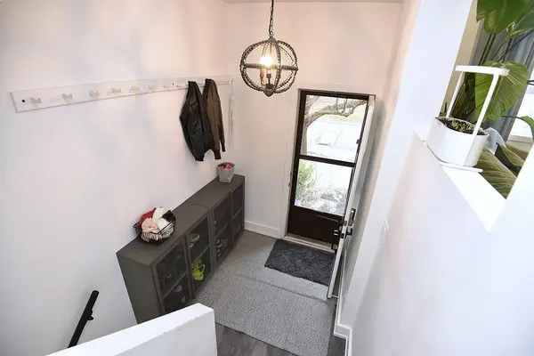 1221 Dundix RD #8, Mississauga, ON L4Y 3Y9