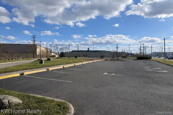 20800 Groesbeck HWY, Warren, MI 48089